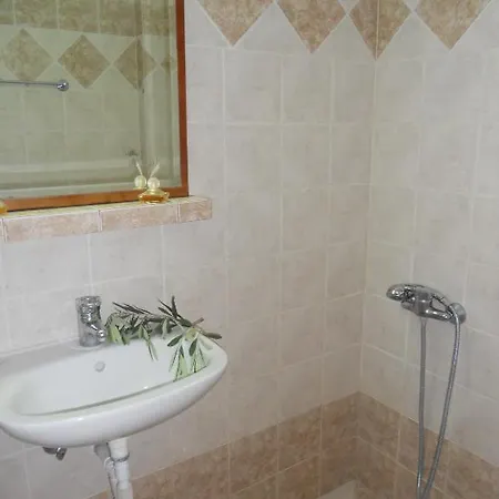 Alexandros Apartman Szárti